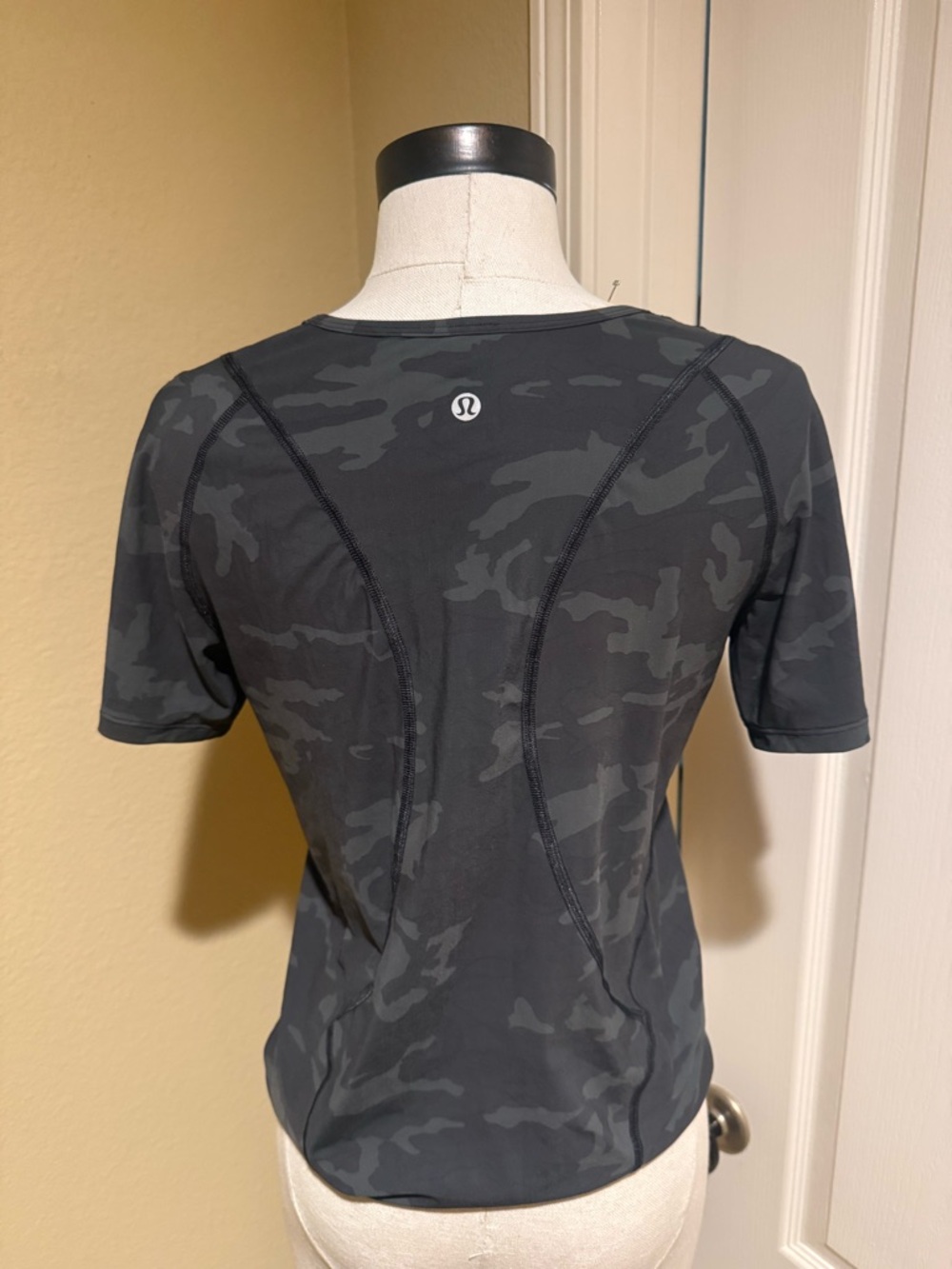 lululemon dark gray black camo short sleeve performance tee